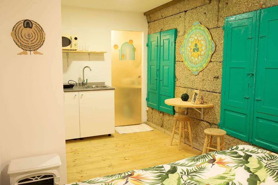 Kitchen or kitchenette, Dining area, minibar