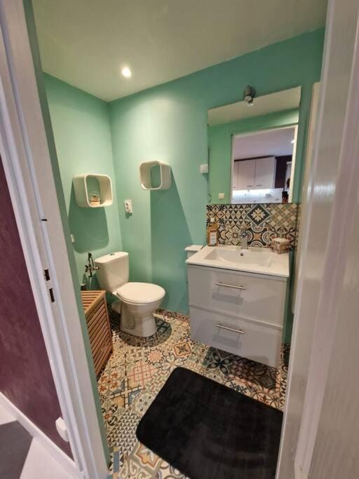 Shower, Toilet, Bathroom
