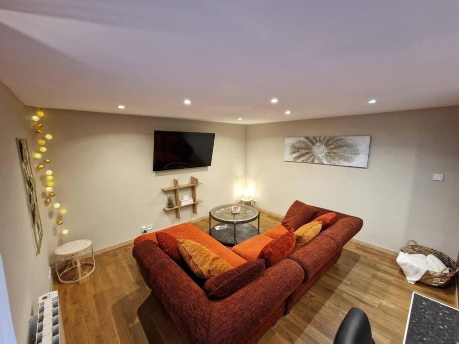 Communal lounge/ TV room, TV and multimedia, Living room