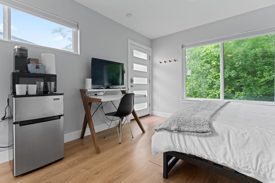Bed, Kitchen or kitchenette, Bedroom