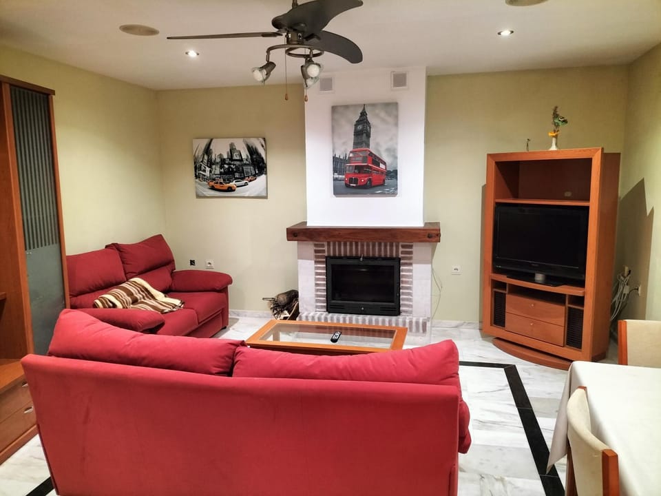 Communal lounge/ TV room, Living room, flat iron
