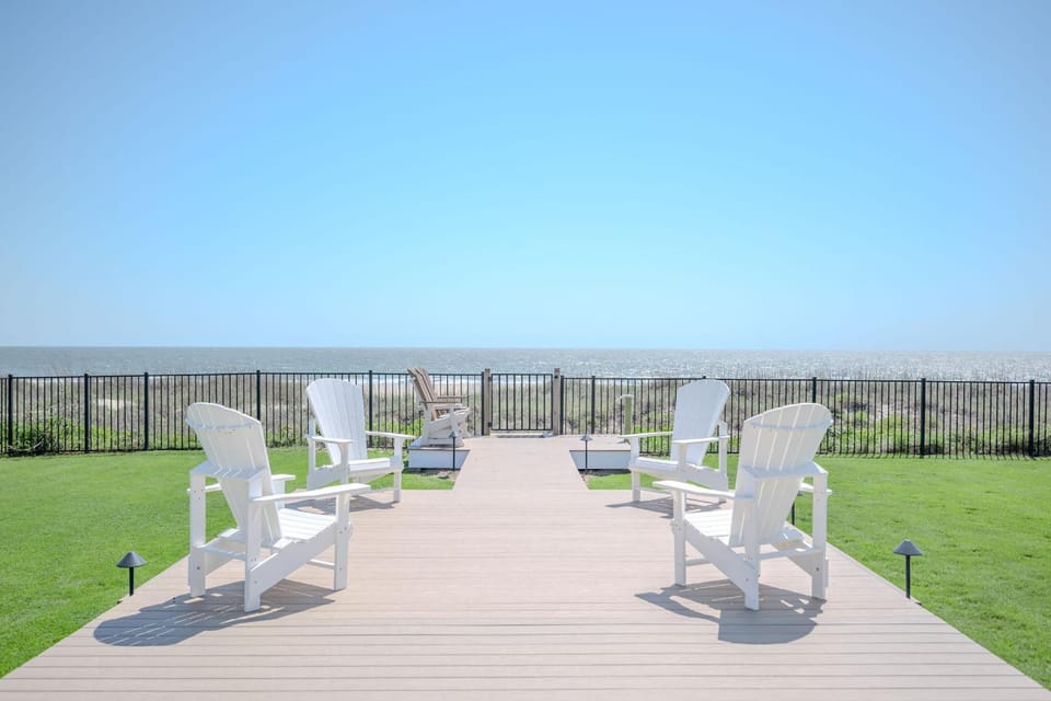 Serenity by the Sea by Oak Island Accommodations House in Caswell Beach