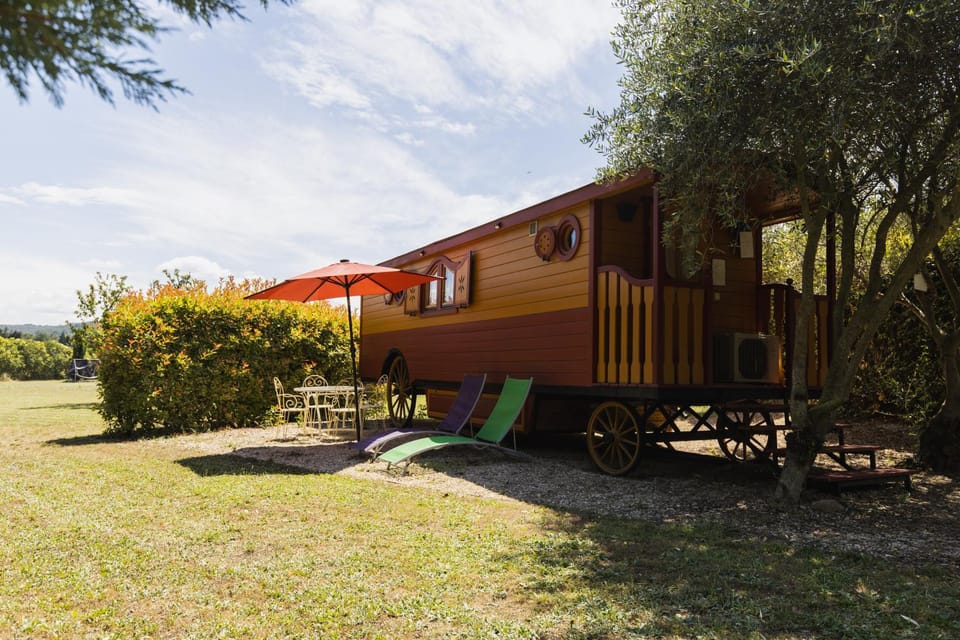 Roulotte chez Manon en Luberon Luxury tent in L'Isle-sur-la-Sorgue