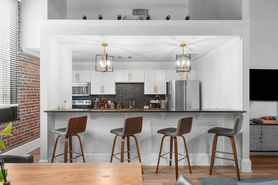 West End Loft - Downtown 5 min walk to River St Apartment in Savannah