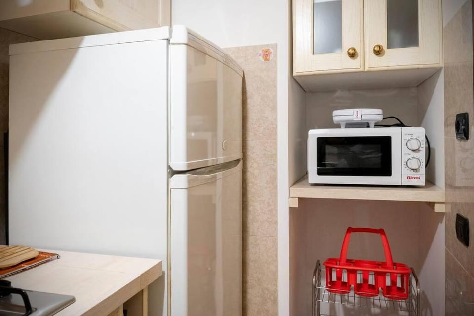 minibar, toaster