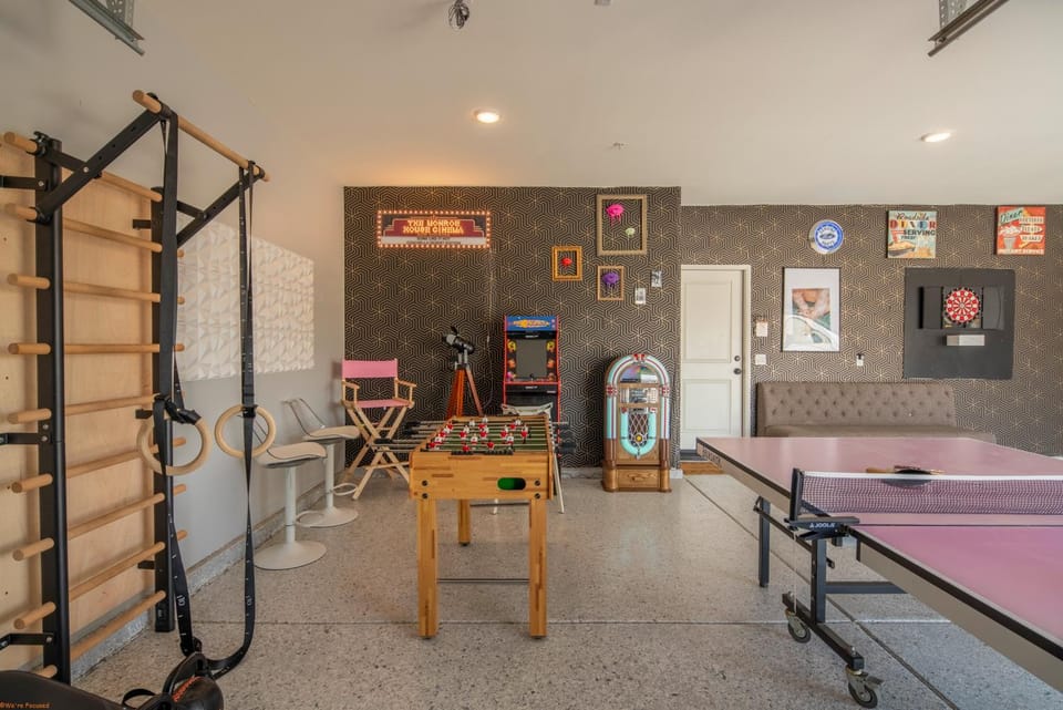 Relaxing Pool&Oasis Sunken Firepit,Gym,Karaoke,EV House in Indio