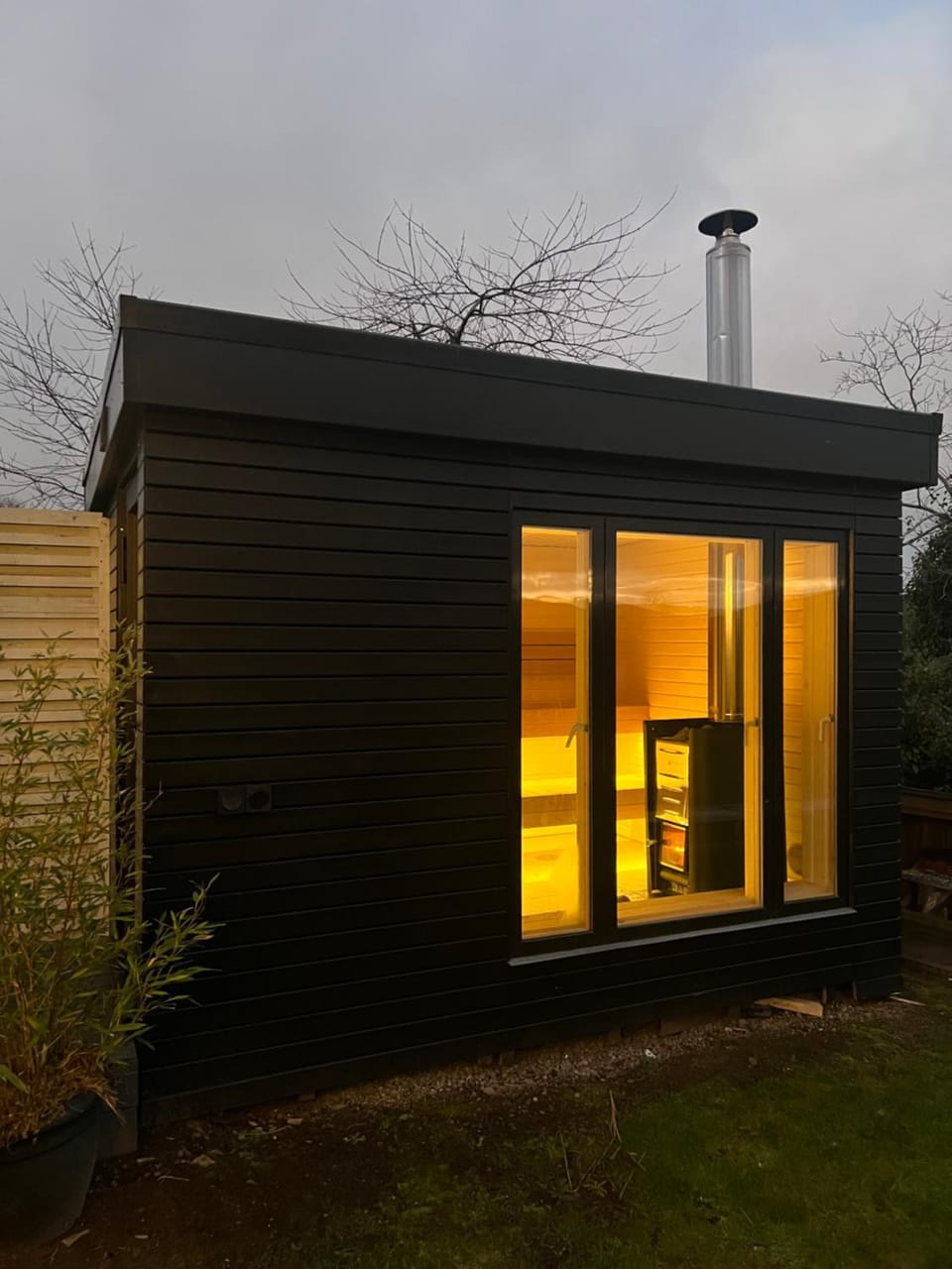 Amazing Cottage & detached Annex sleeps 8, Extra Deep Hot tub, Super Fast wifi, New for 2024 is the addition of Wood Fired Sauna Apartment in Scotland