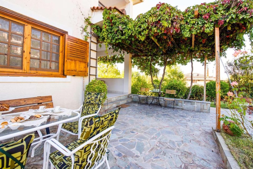 Property building, Garden, Garden view