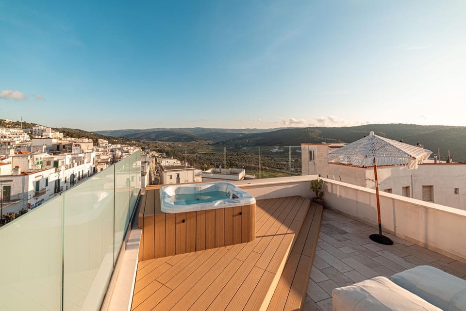 Property building, Hot Tub