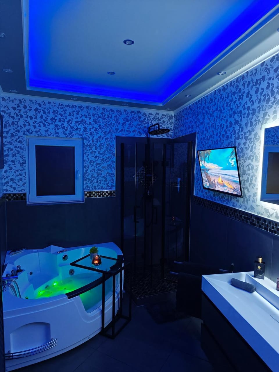 Luxus Loft Whirlpool Designer Küche Bad Apartment in North Rhine-Westphalia