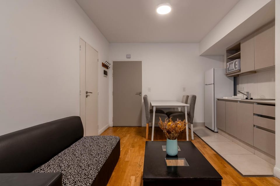 Kitchen or kitchenette, Living room, Seating area, Dining area, minibar, oven, pet friendly, stove