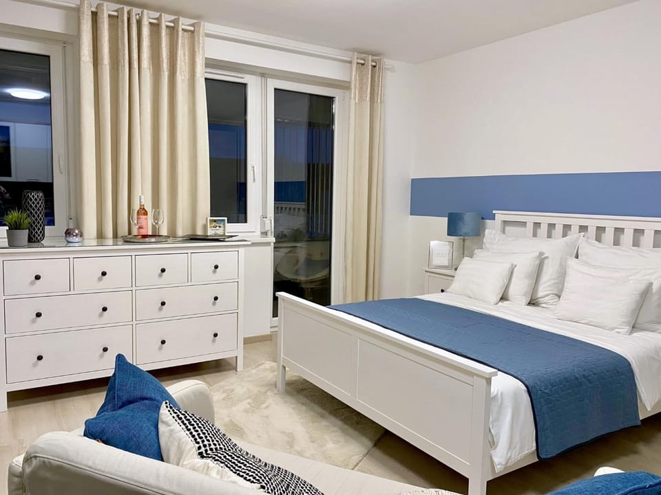 Bed, Photo of the whole room, Bedroom, furniture