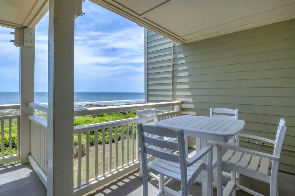 Sea La Vie by Oak Island Accommodations Apartment in Caswell Beach
