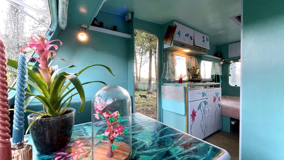 Kitchen or kitchenette, Dining area, minibar