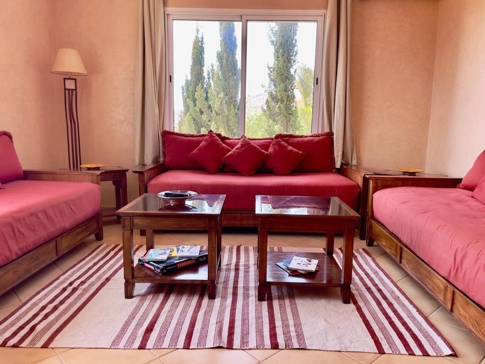 Living room, Seating area