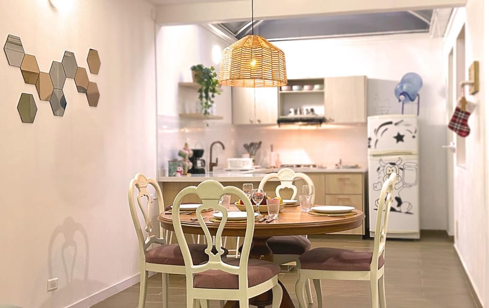 Dining area, kitchen
