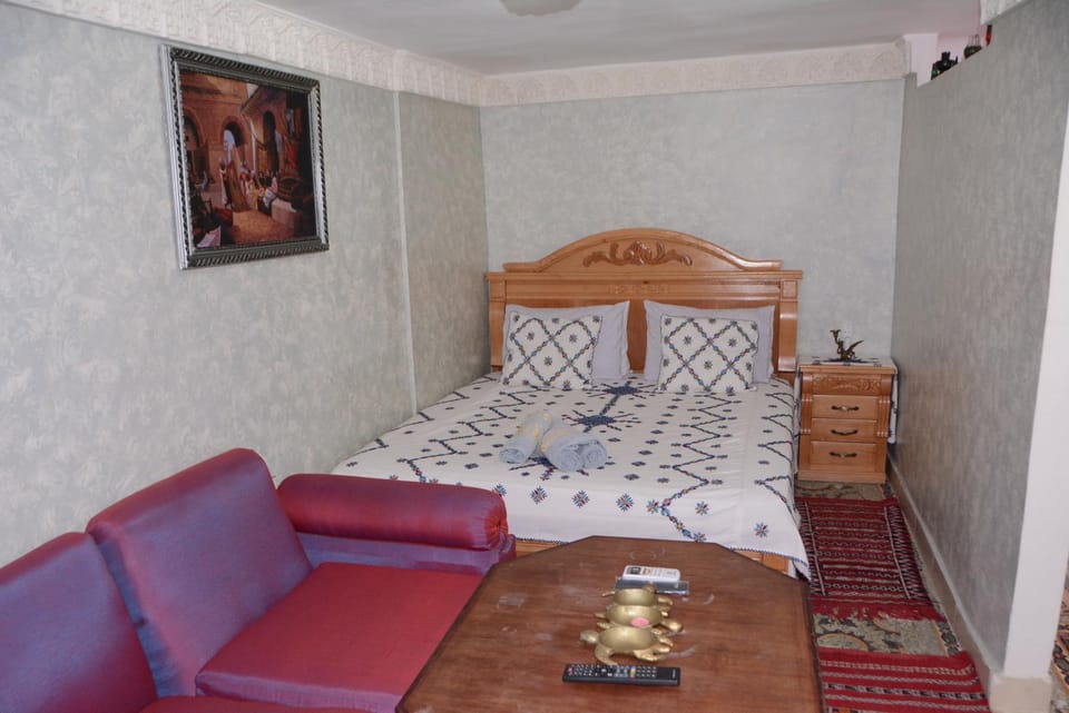 Communal lounge/ TV room, Bed, Living room, heating, air conditioner