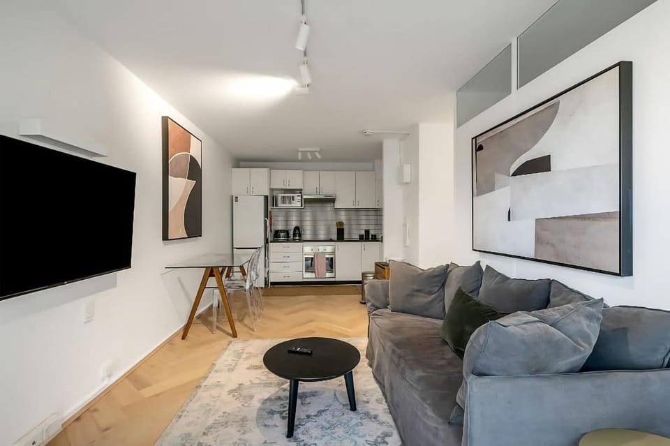 City to Sea - Bondi Beach Getaway and Rooftop Pool Apartment in Sydney