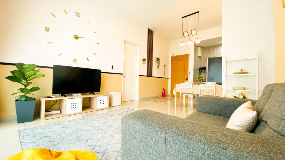 Communal lounge/ TV room, TV and multimedia, Living room, Seating area, Evening entertainment