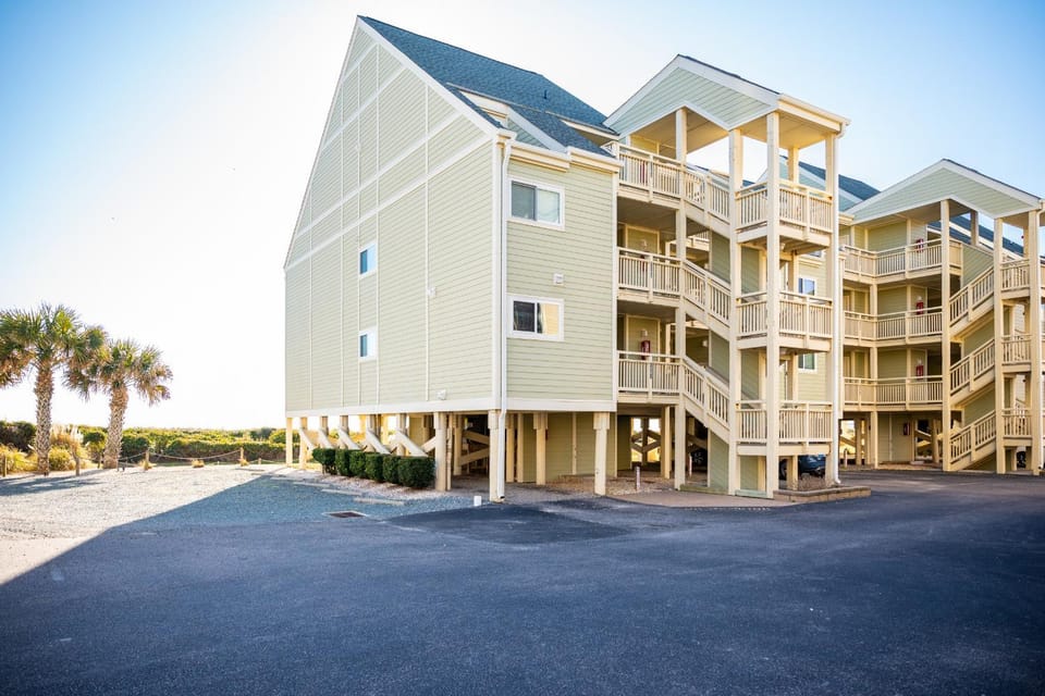 Changing Tides by Oak Island Accommodations Apartment in Caswell Beach
