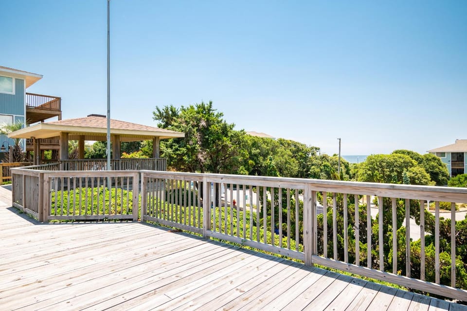 Beach Getaway Among The Oaks by Oak Island Accommodations Apartment in Caswell Beach