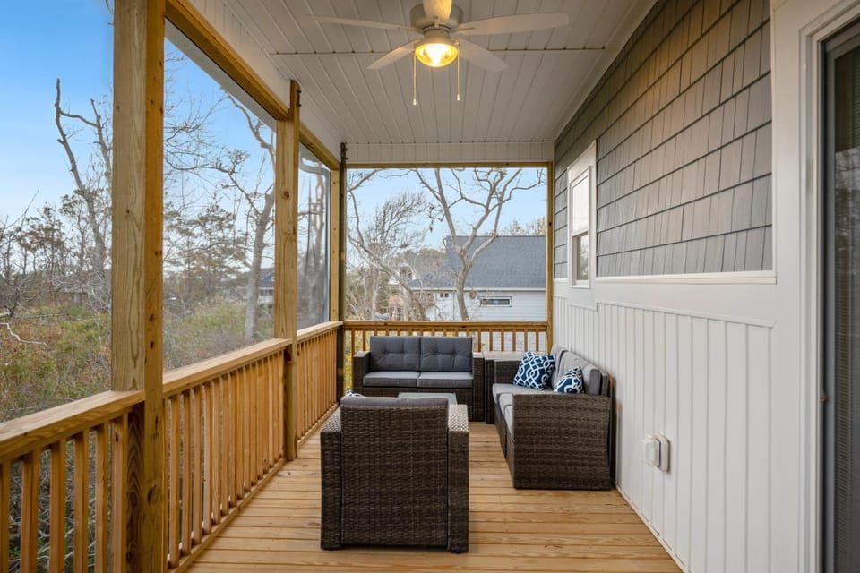 Coastal Paws by Oak Island Accommodations House in Oak Island