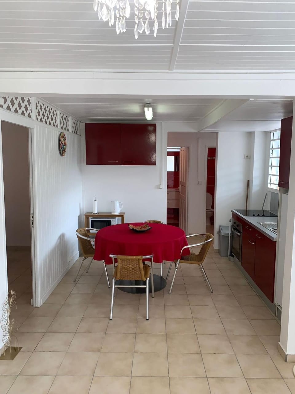 Kitchen or kitchenette, Dining area, stove