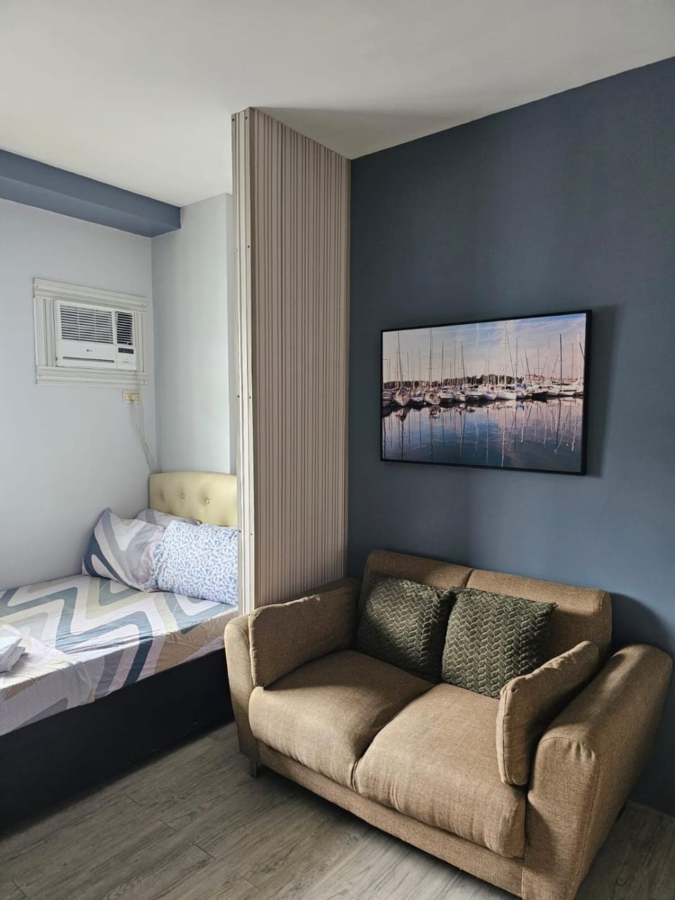 Bed, Seating area