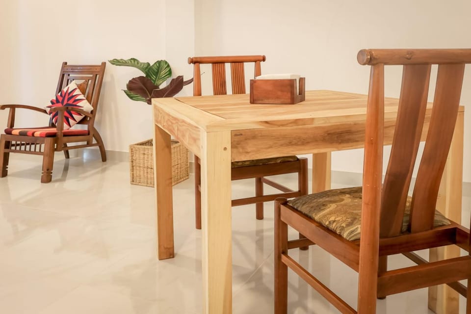 Seating area, Dining area