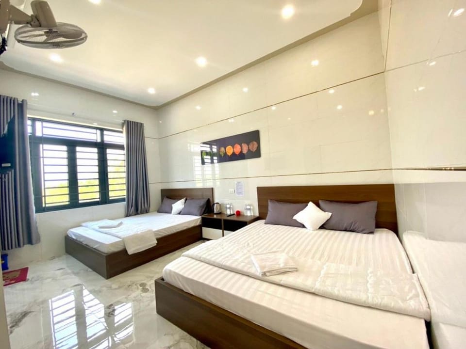 Photo of the whole room, air conditioner