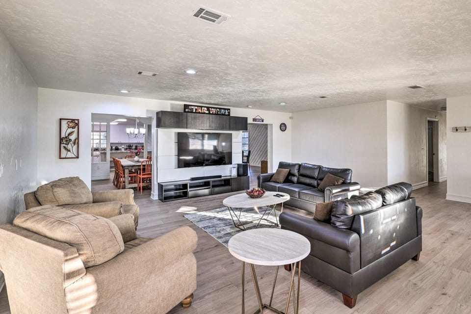 Spacious Family Home w/ Backyard in Gainesville! House in Gainesville