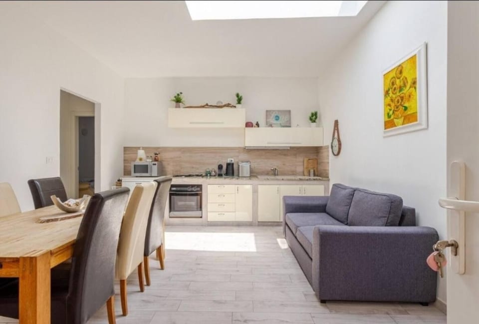 Kitchen or kitchenette, Living room, Photo of the whole room, Seating area, Dining area