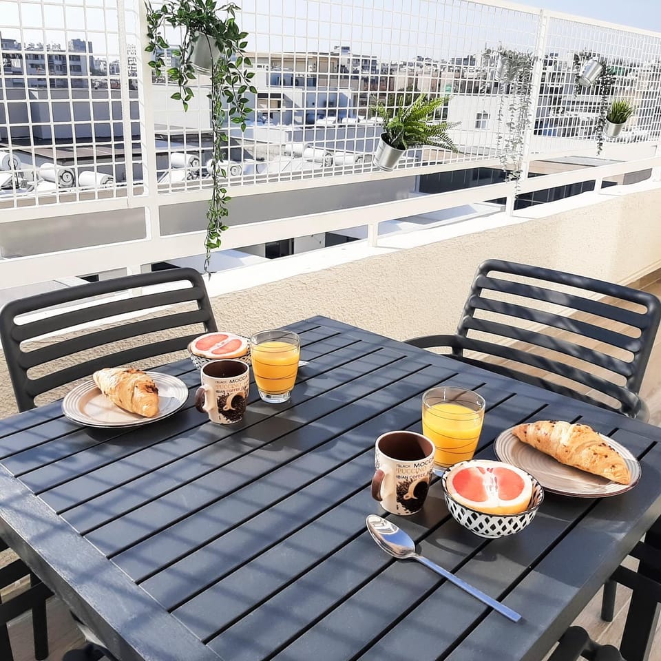 Sea Breeze Central, 2bed Apartment in Limassol City