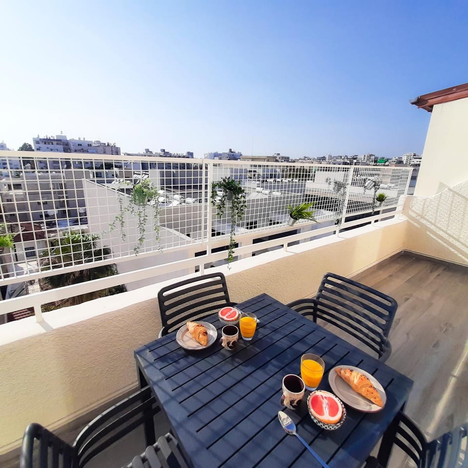 Sea Breeze Central, 2bed Apartment in Limassol City