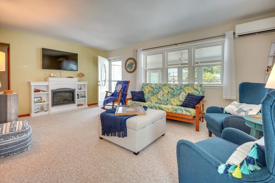 Waterfront Lakeview Cottage with Dock and Lift! House in Indian Lake