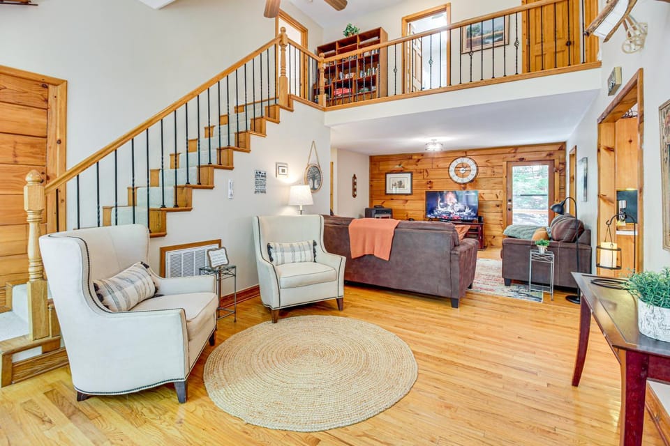 North Georgia Cabin w/ Hot Tub & Community Perks! Cabin in Georgia