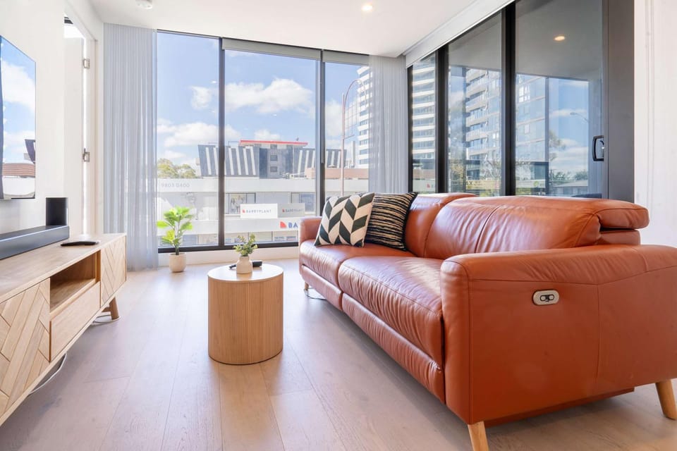 Modern Luxury 2B2B Sky Garden SmartTV Apartment in Glen Waverley