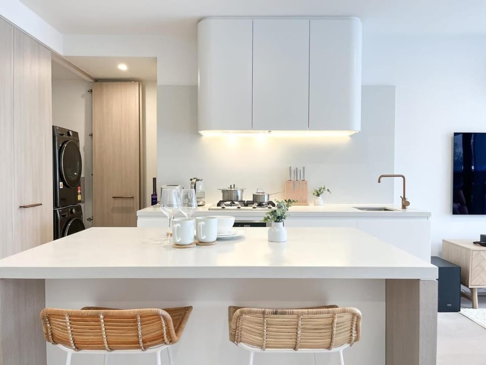 Modern Luxury 2B2B Sky Garden SmartTV Apartment in Glen Waverley