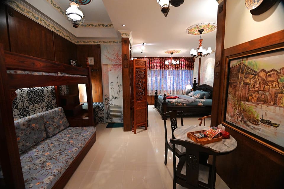 Living room, Seating area