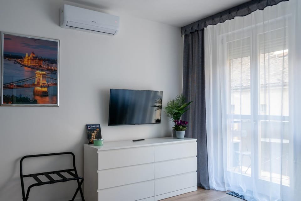 TV and multimedia, Evening entertainment, air conditioner