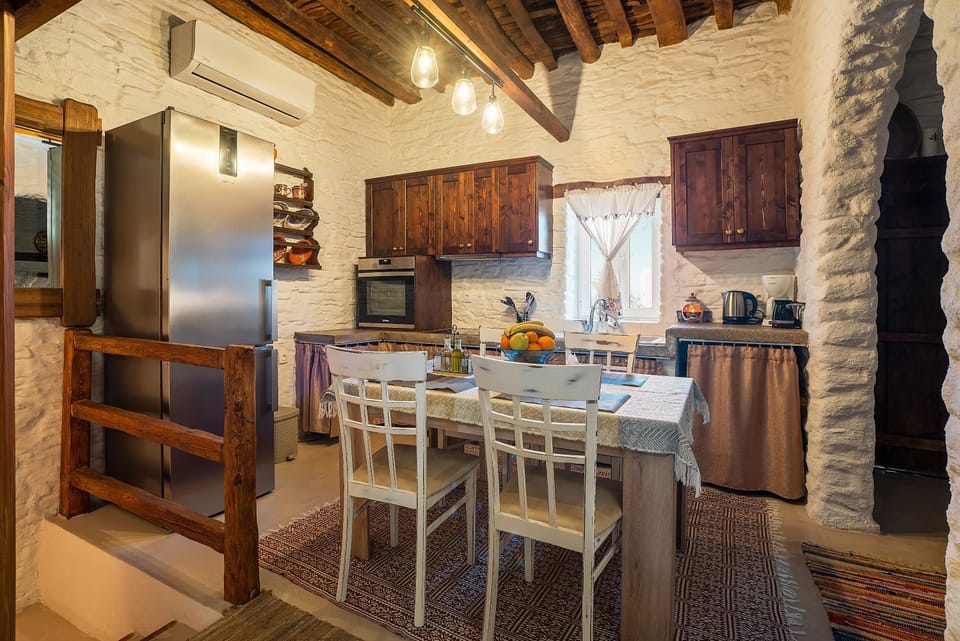 Property building, Kitchen or kitchenette, Living room