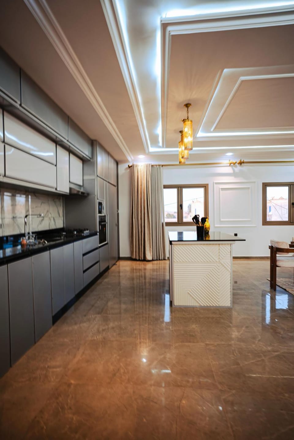 Kitchen or kitchenette, minibar