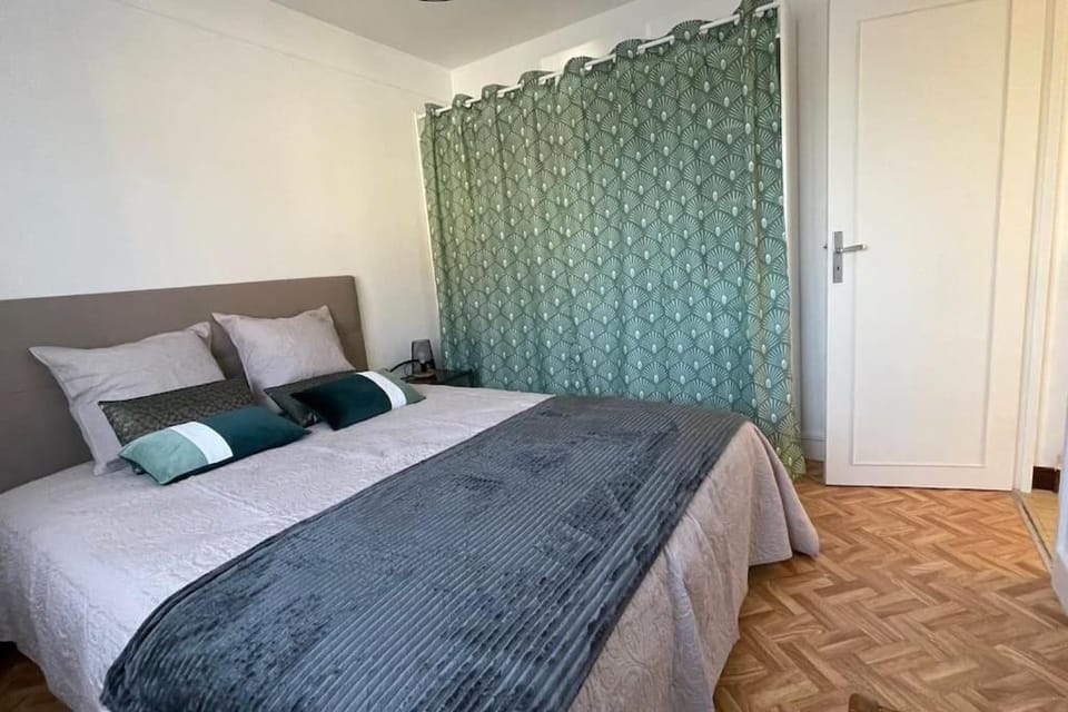 Bed, Photo of the whole room