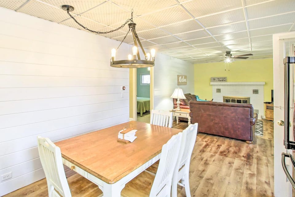 Green Lake Vacation Home w/ Screened Porch! House in Wisconsin