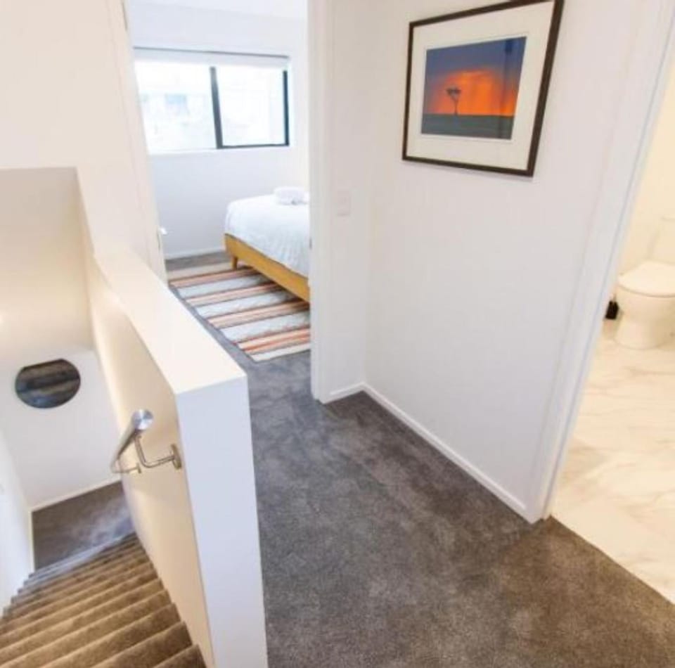 Bathroom, Decorative detail, Floor plan, Bedroom