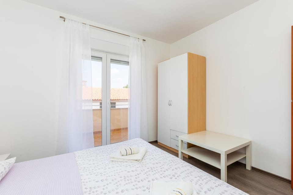 Bedroom, wardrobe