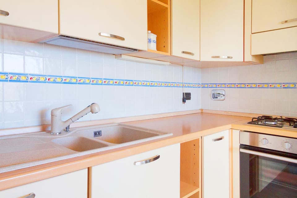 Kitchen or kitchenette, pet friendly, stove