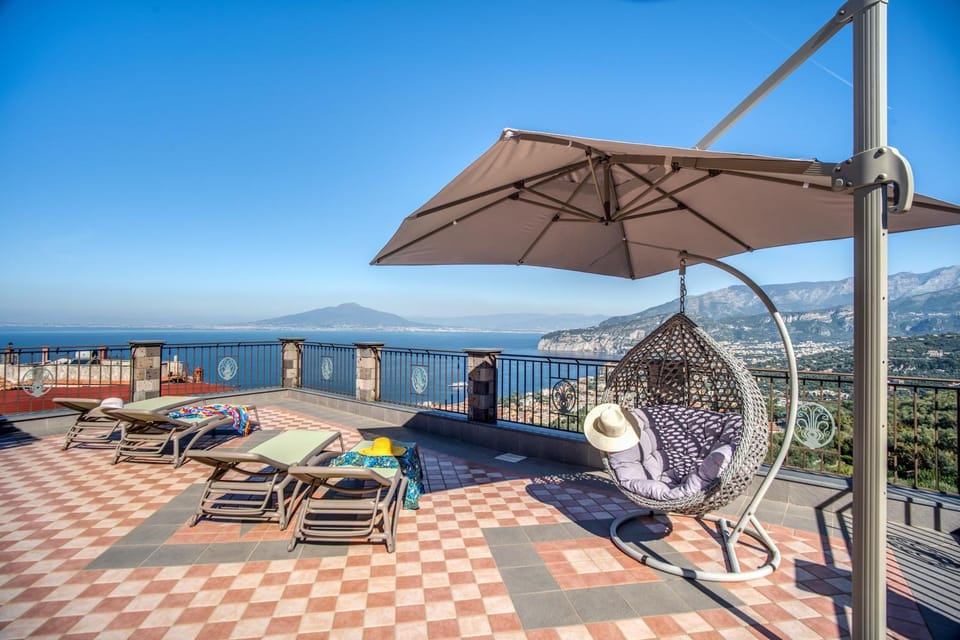 Property building, Natural landscape, Balcony/Terrace