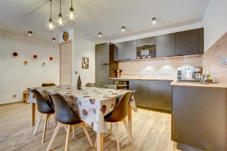 Dining area, kitchen