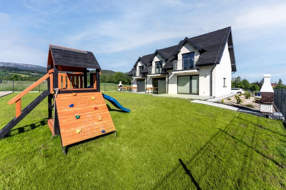 Property building, Spring, Day, Natural landscape, Children play ground, Garden, Evening entertainment, Garden view